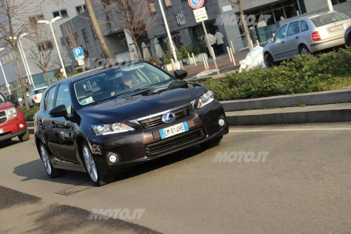 Lexus CT 200h (9)