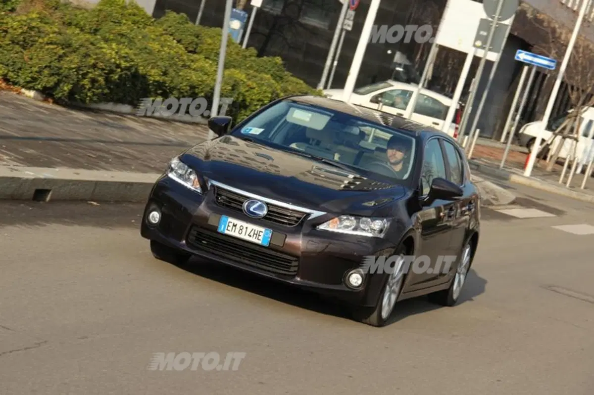 Lexus CT 200h (10)