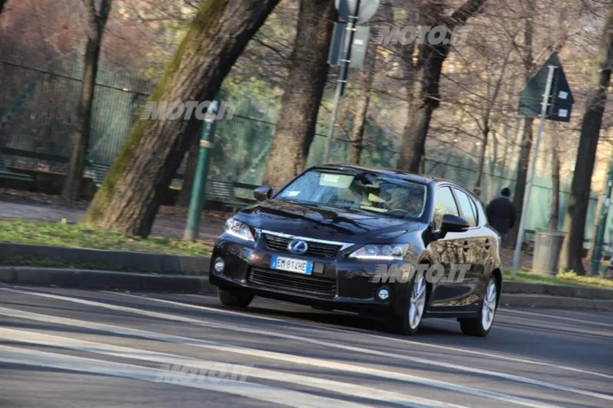 Lexus CT 200h (11)