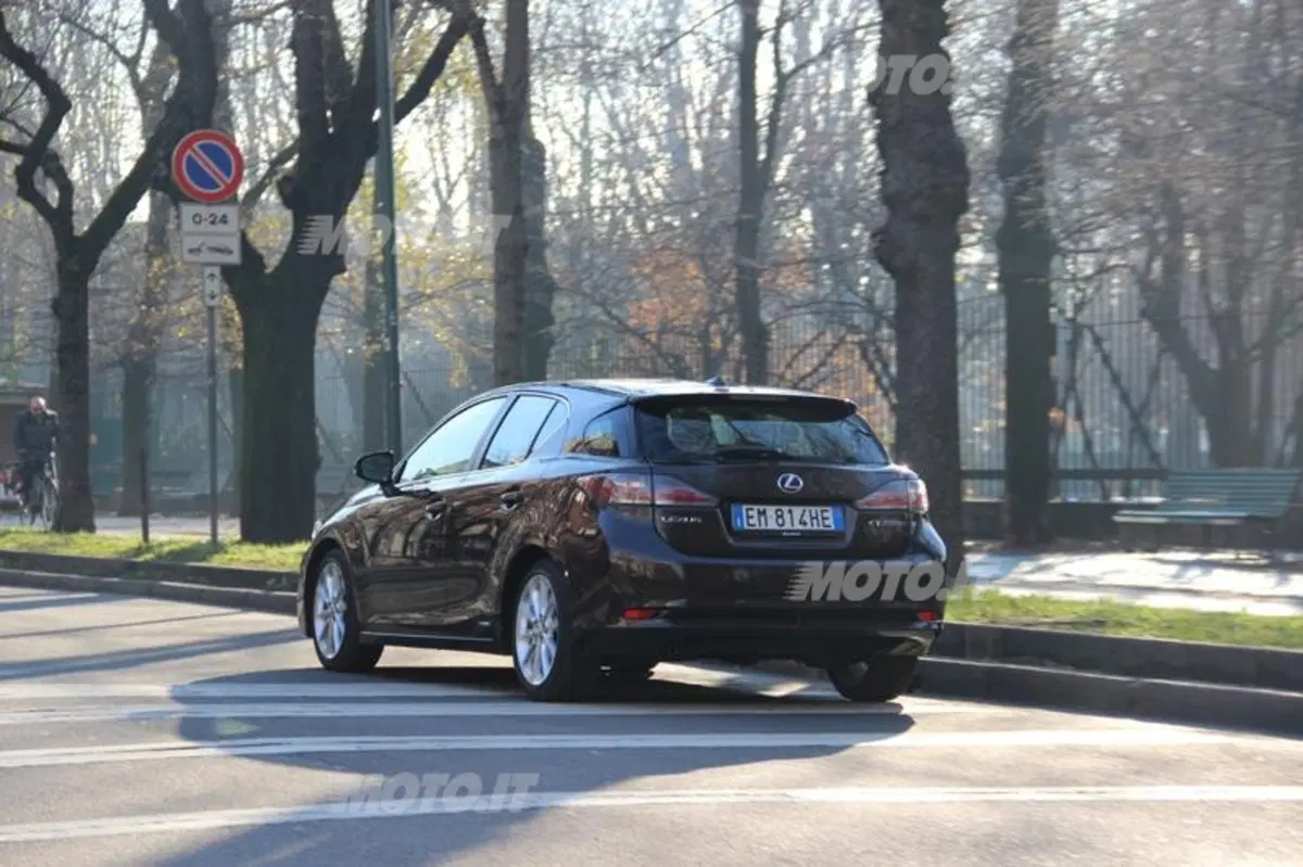 Lexus CT 200h (14)