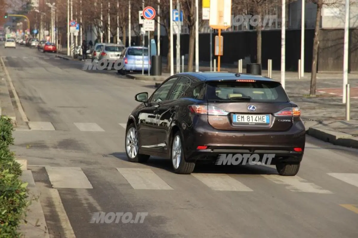Lexus CT 200h (15)