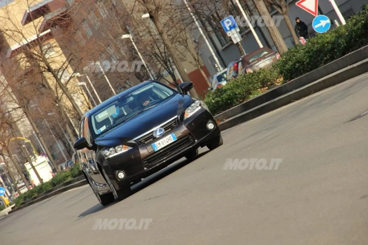 Lexus CT 200h (16)