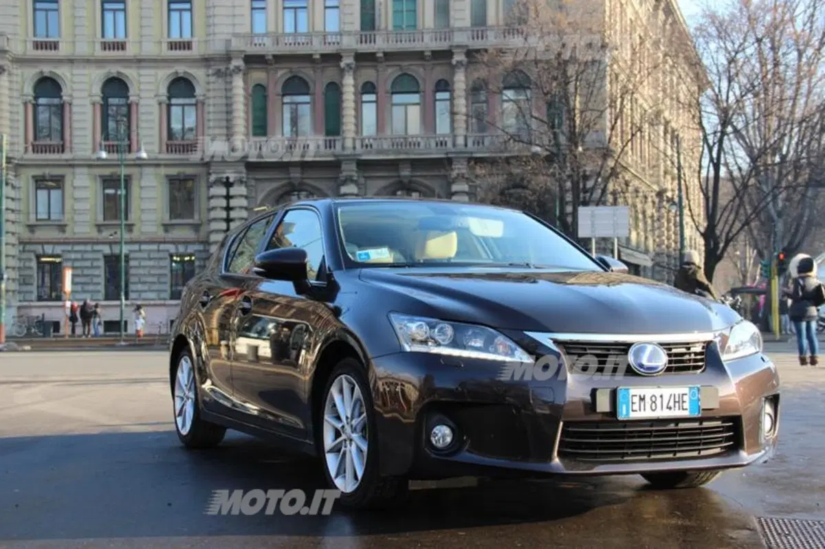 Lexus CT 200h (17)