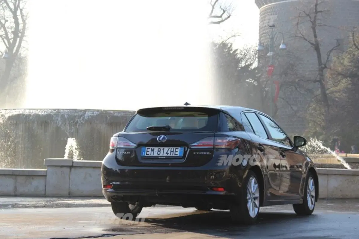 Lexus CT 200h (22)