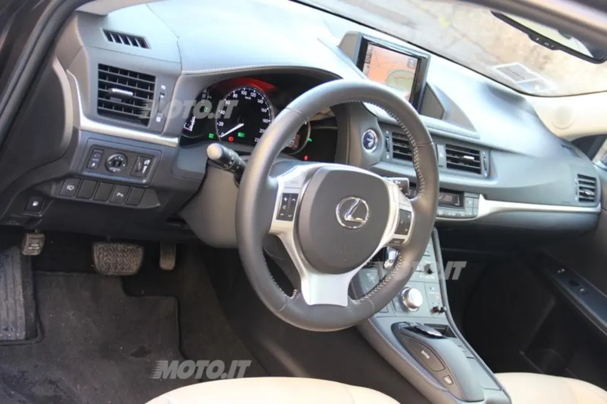Lexus CT 200h (35)