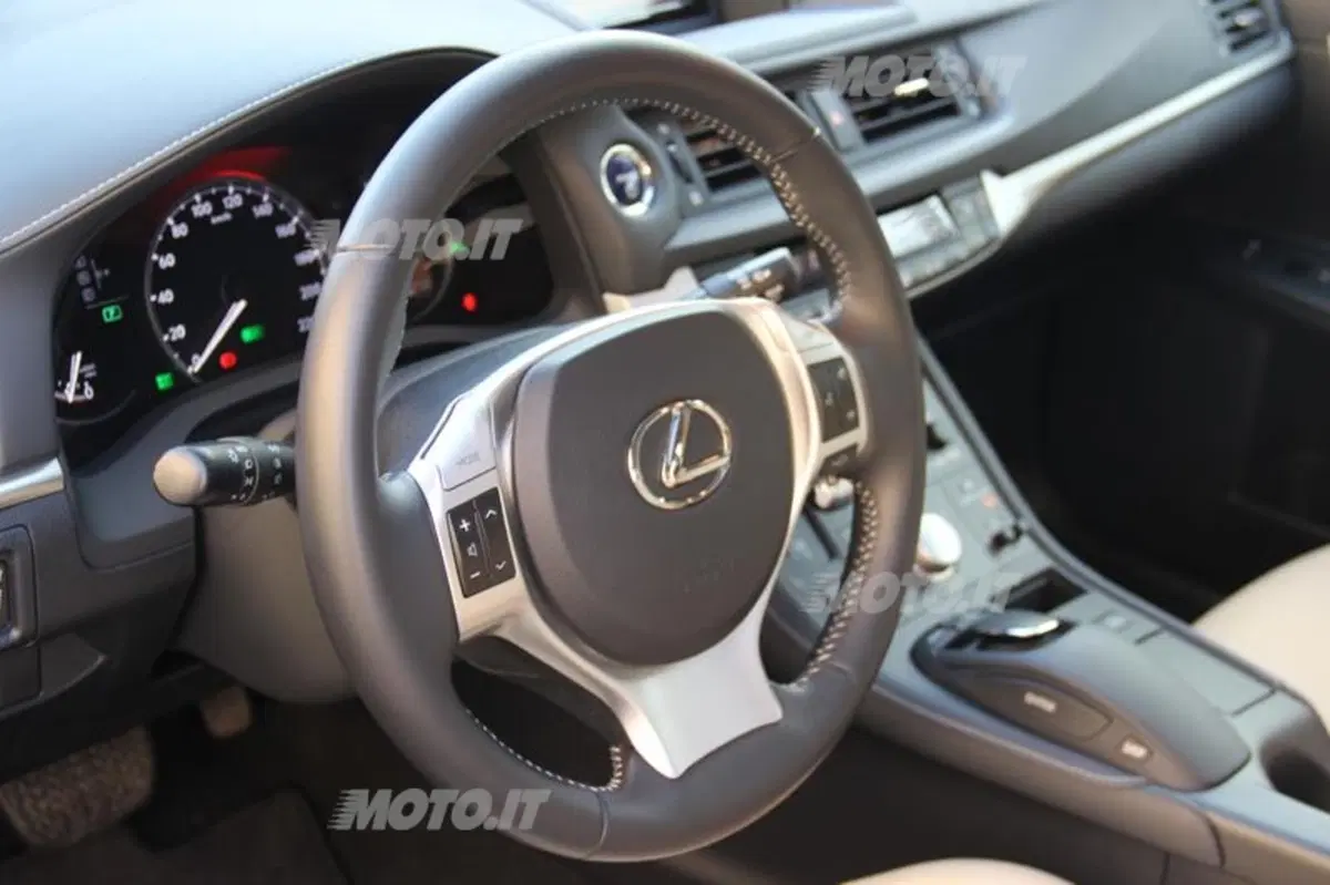 Lexus CT 200h (38)