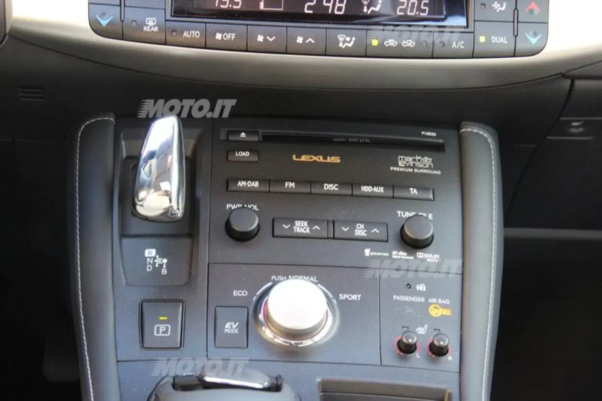 Lexus CT 200h (41)
