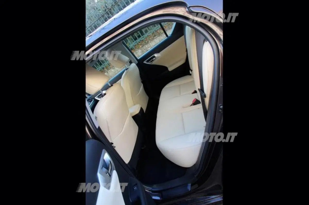 Lexus CT 200h (47)