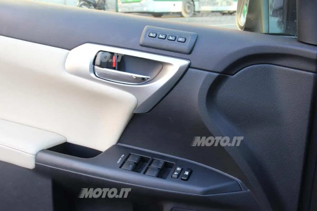 Lexus CT 200h (54)