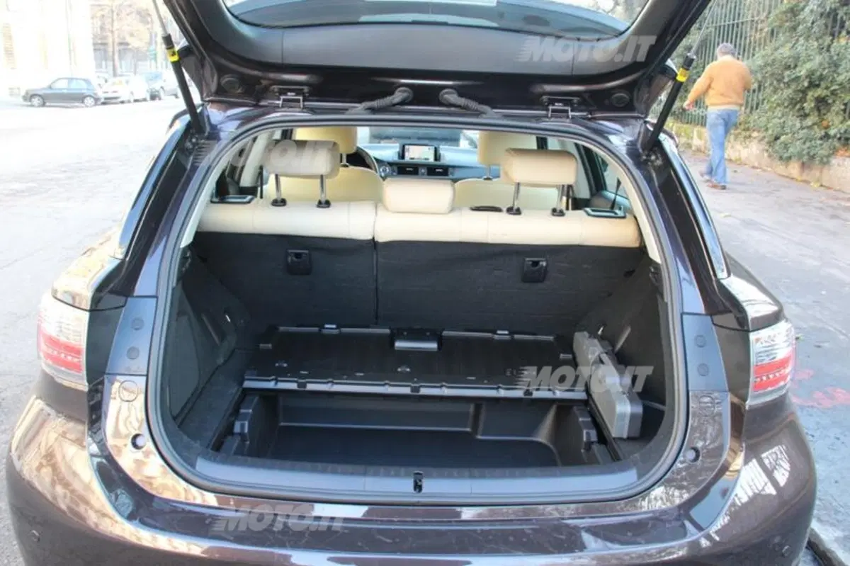 Lexus CT 200h (56)