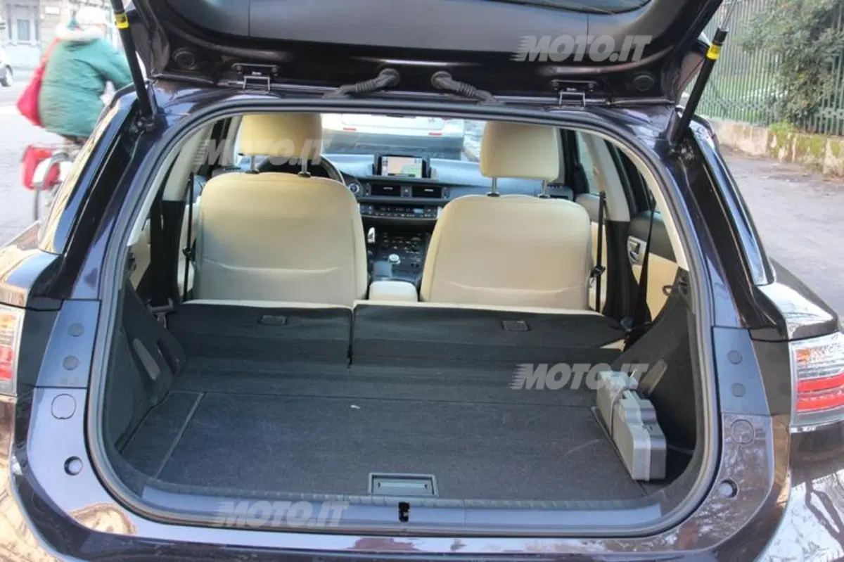 Lexus CT 200h (58)