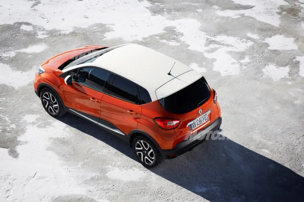 Renault Captur: prime immagini ufficiali (6)