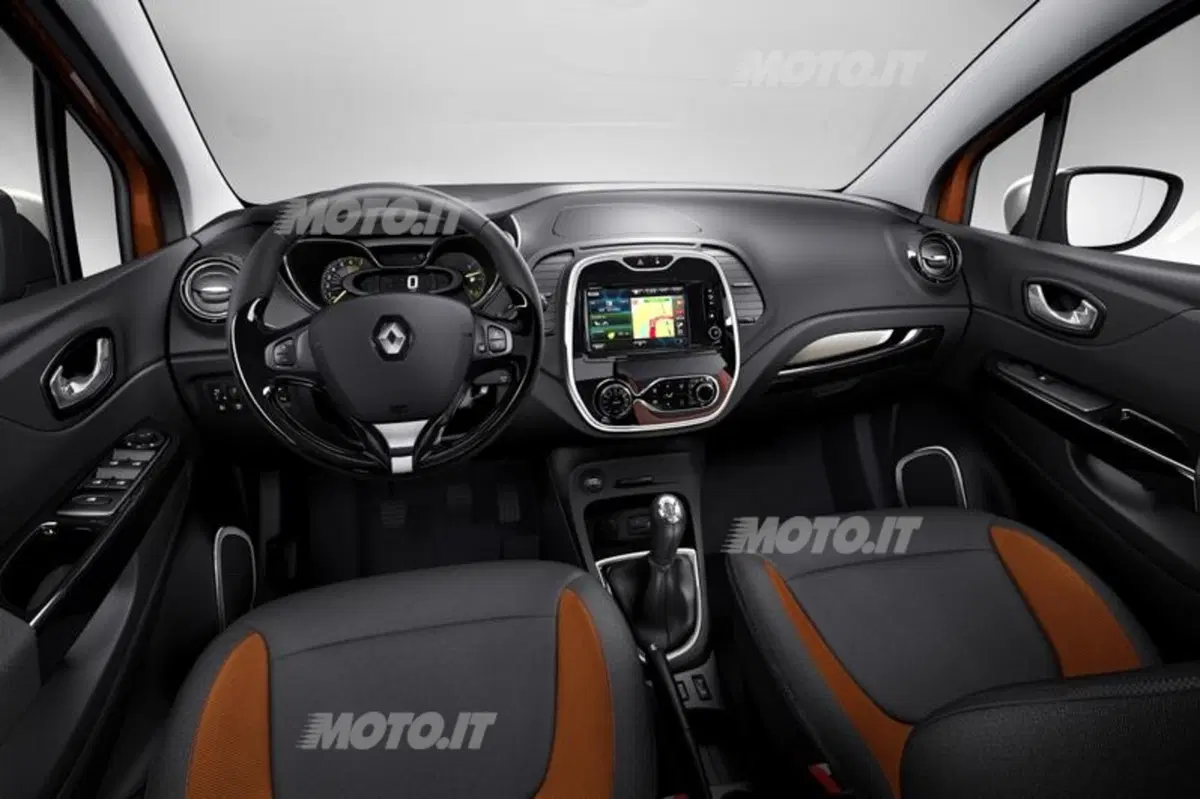 Renault Captur: prime immagini ufficiali (18)