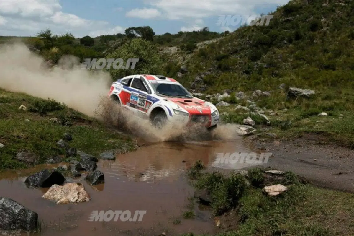 Dakar 2013 tappa 9. Vince Joan Roma, stop di Al-Attiya. Stephane Peterhansel (Mini) ormai solo e irraggiungibile al comando (2)