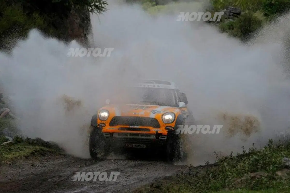 Dakar 2013 tappa 9. Vince Joan Roma, stop di Al-Attiya. Stephane Peterhansel (Mini) ormai solo e irraggiungibile al comando (4)