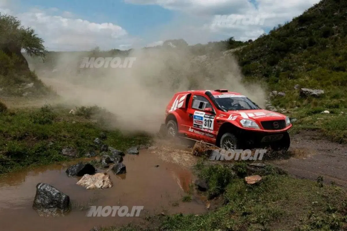 Dakar 2013 tappa 9. Vince Joan Roma, stop di Al-Attiya. Stephane Peterhansel (Mini) ormai solo e irraggiungibile al comando (5)