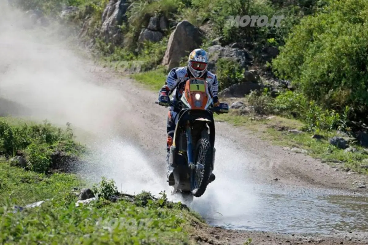 Dakar 2013 tappa 9. Vince Joan Roma, stop di Al-Attiya. Stephane Peterhansel (Mini) ormai solo e irraggiungibile al comando (9)