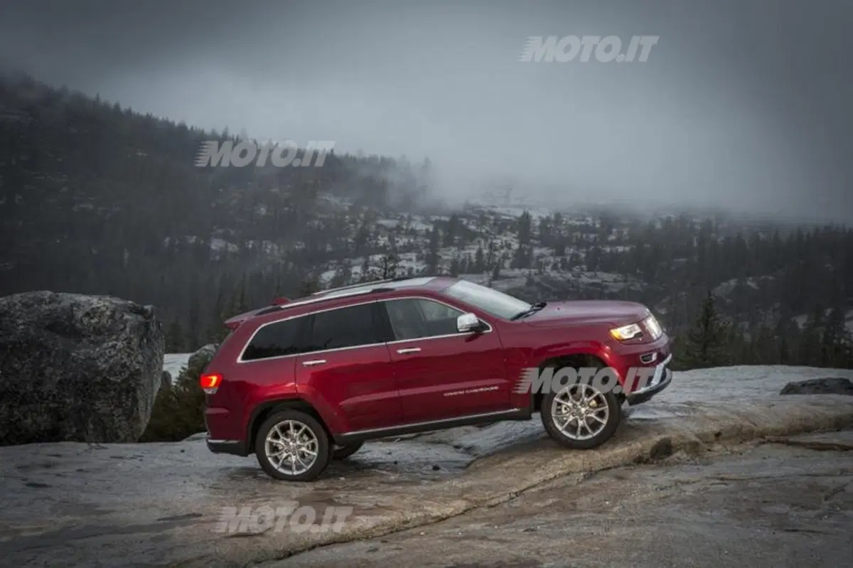 Jeep Grand Cherokee restyling: arriva il cambio a 8 marce (17)