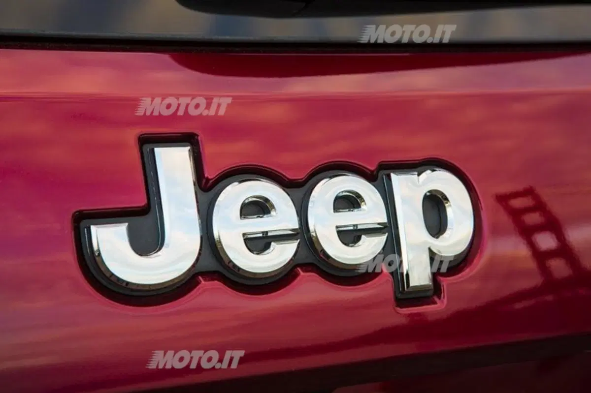 Jeep Grand Cherokee restyling: arriva il cambio a 8 marce (34)