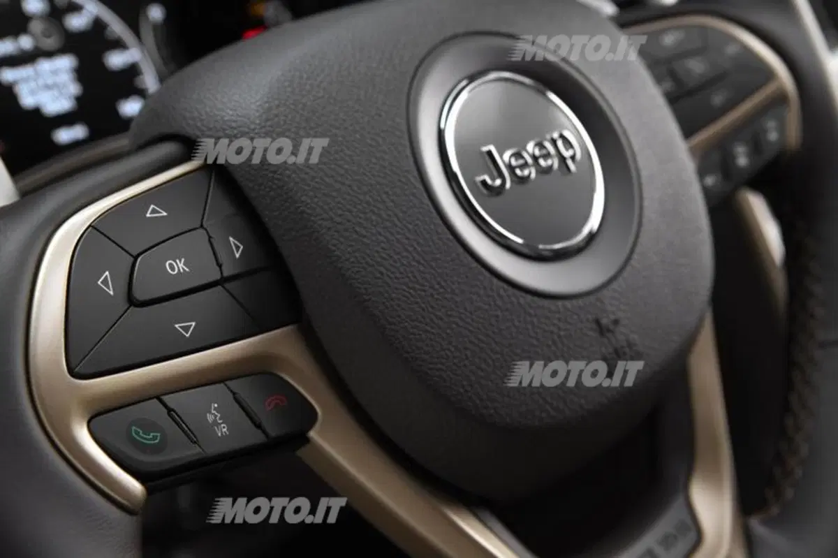 Jeep Grand Cherokee restyling: arriva il cambio a 8 marce (38)