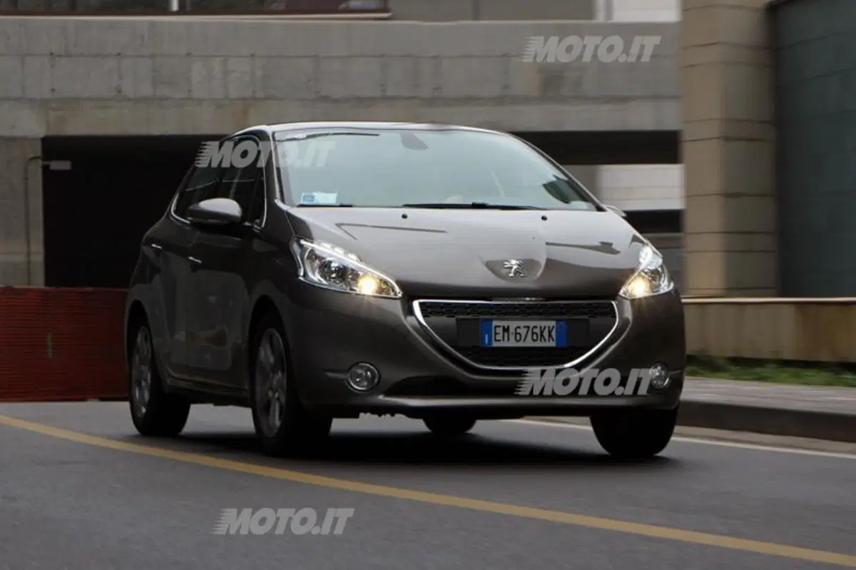 Peugeot 208 1.2 VTi (3)