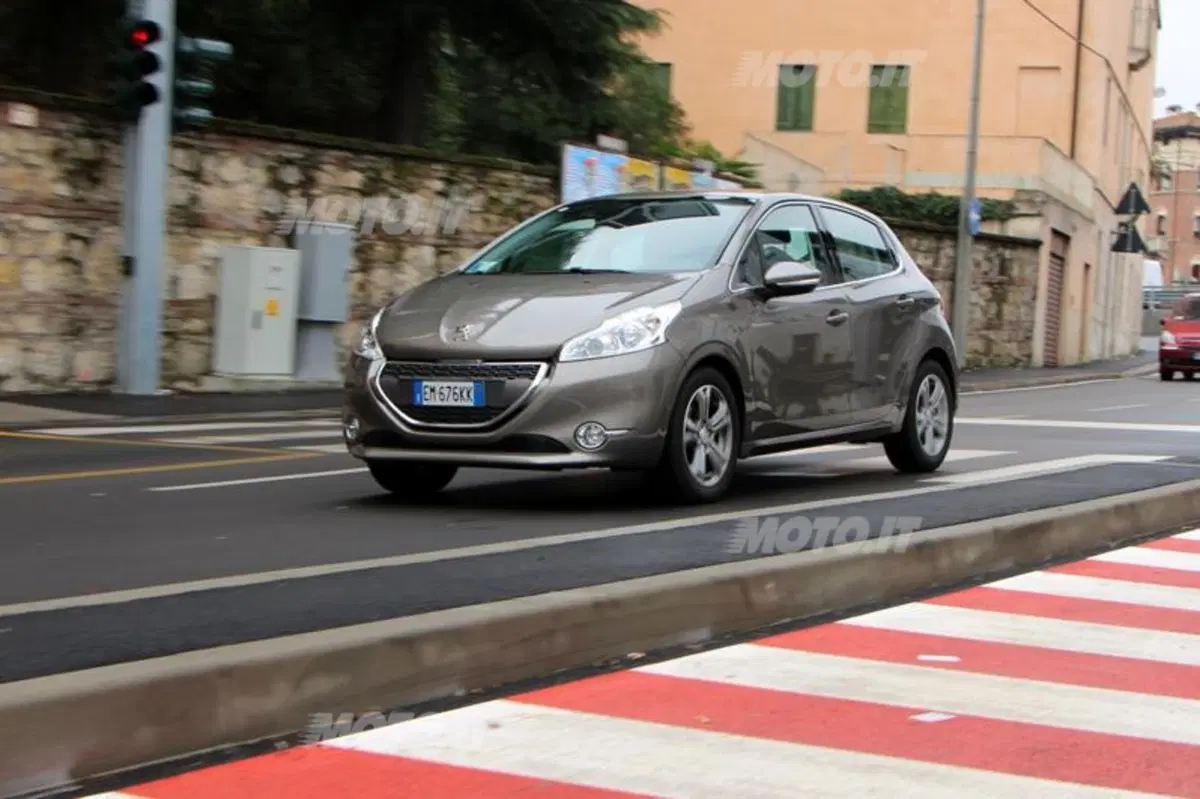 Peugeot 208 1.2 VTi (8)
