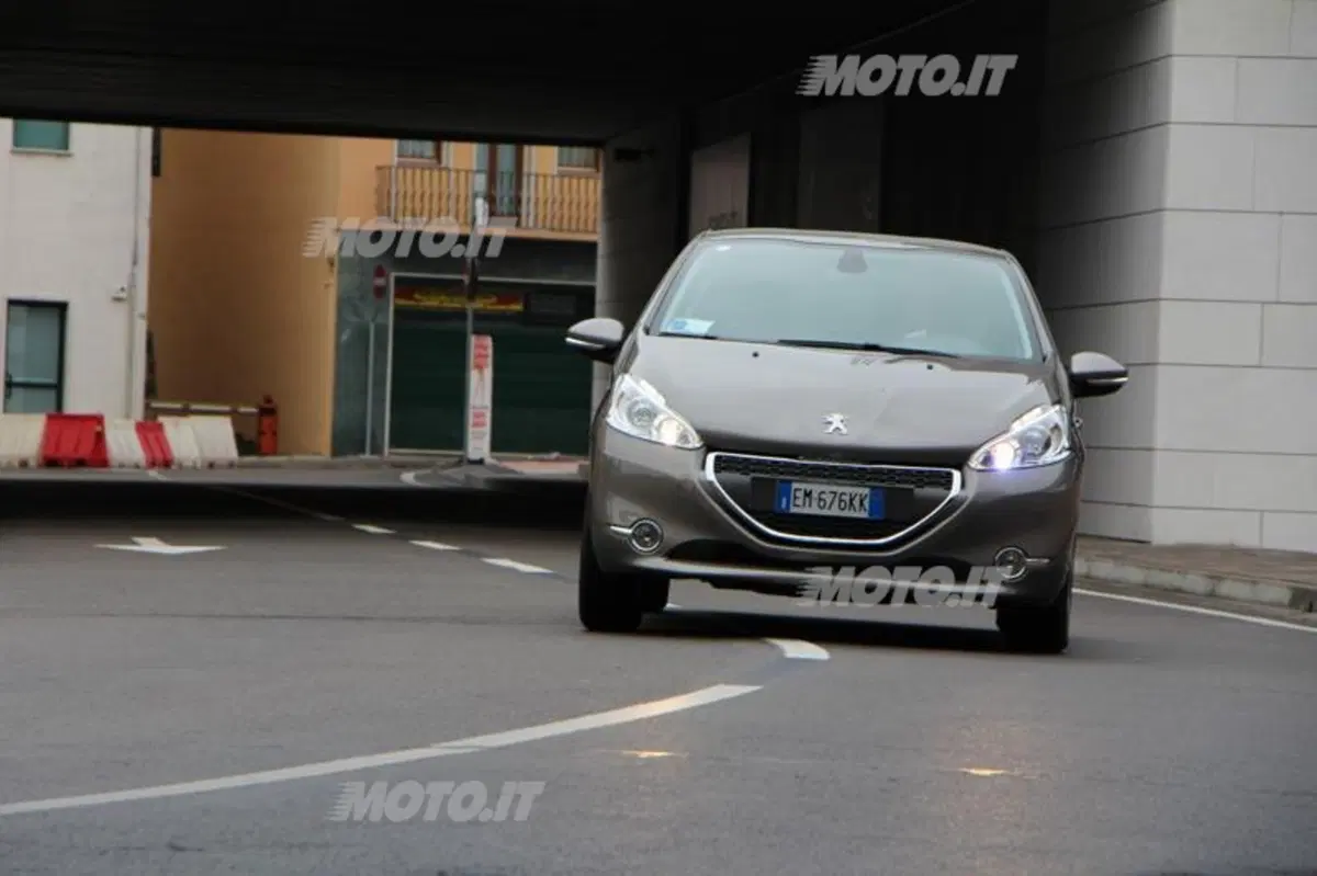 Peugeot 208 1.2 VTi (17)