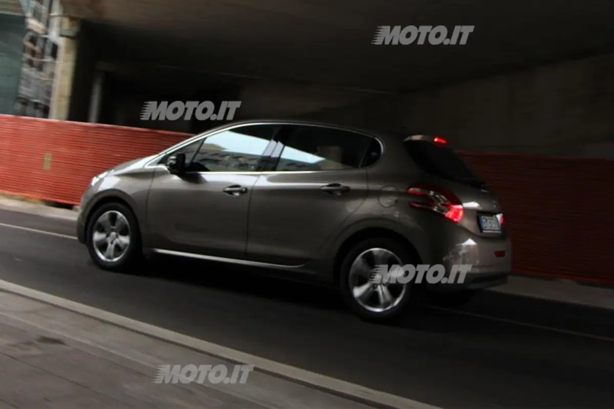 Peugeot 208 1.2 VTi (18)