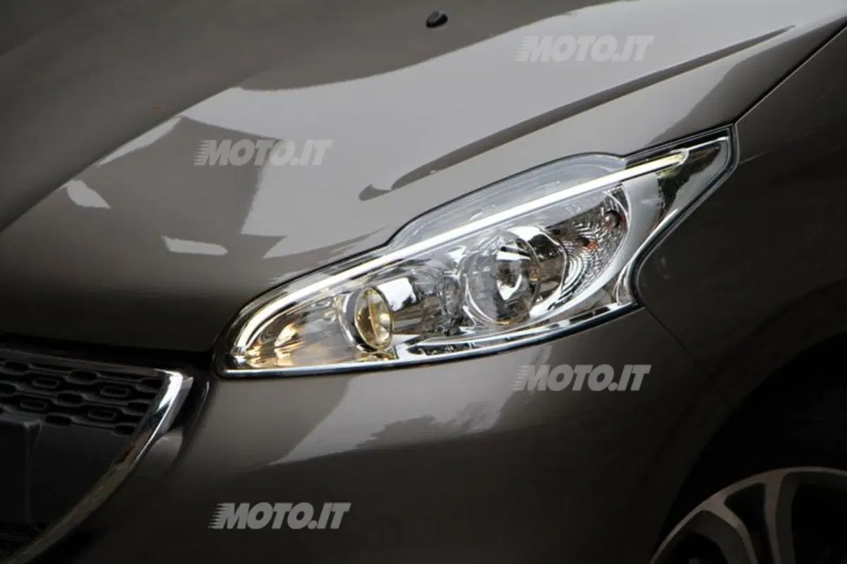 Peugeot 208 1.2 VTi (32)