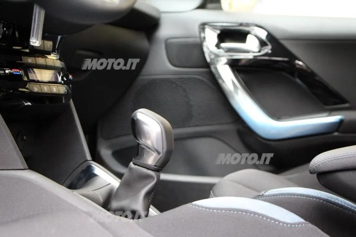 Peugeot 208 1.2 VTi (52)