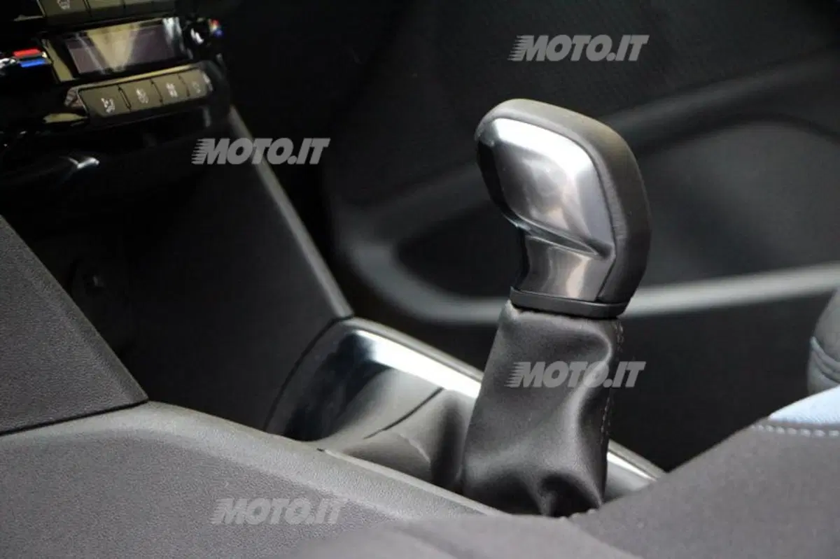 Peugeot 208 1.2 VTi (53)