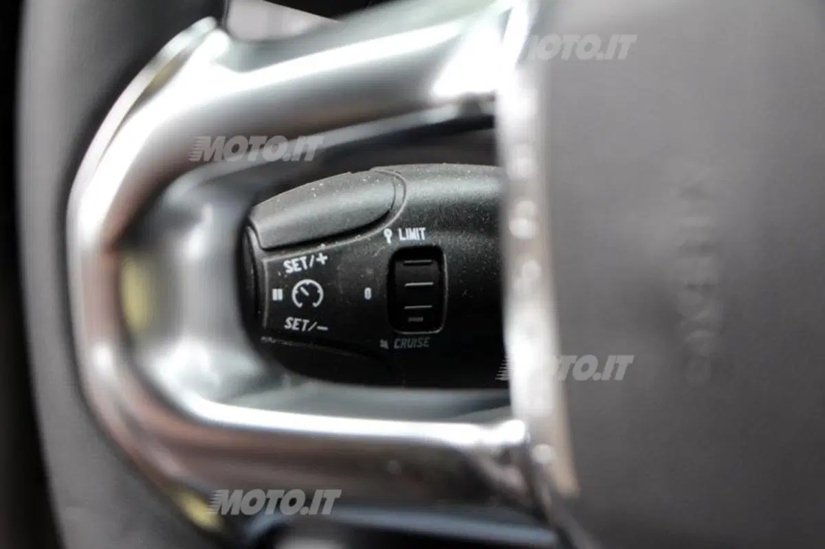 Peugeot 208 1.2 VTi (56)