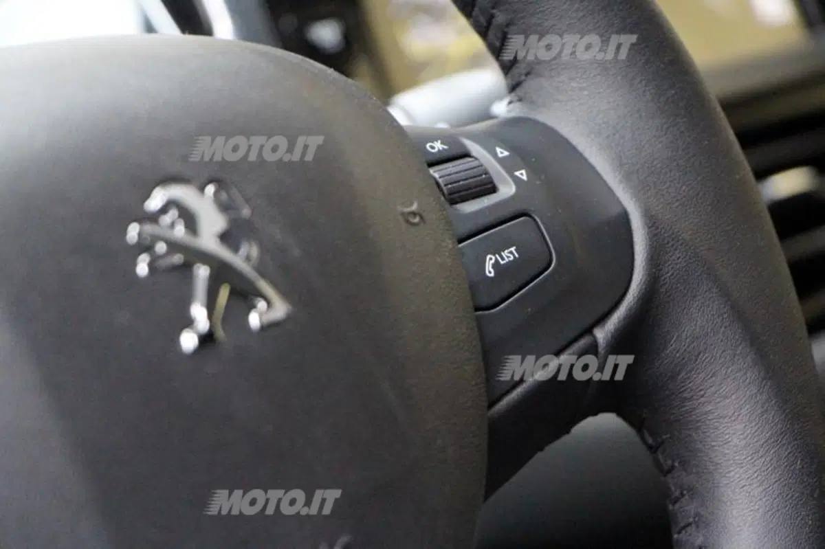 Peugeot 208 1.2 VTi (58)