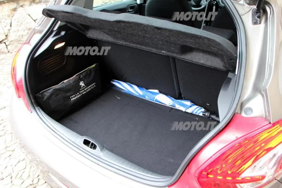 Peugeot 208 1.2 VTi (62)