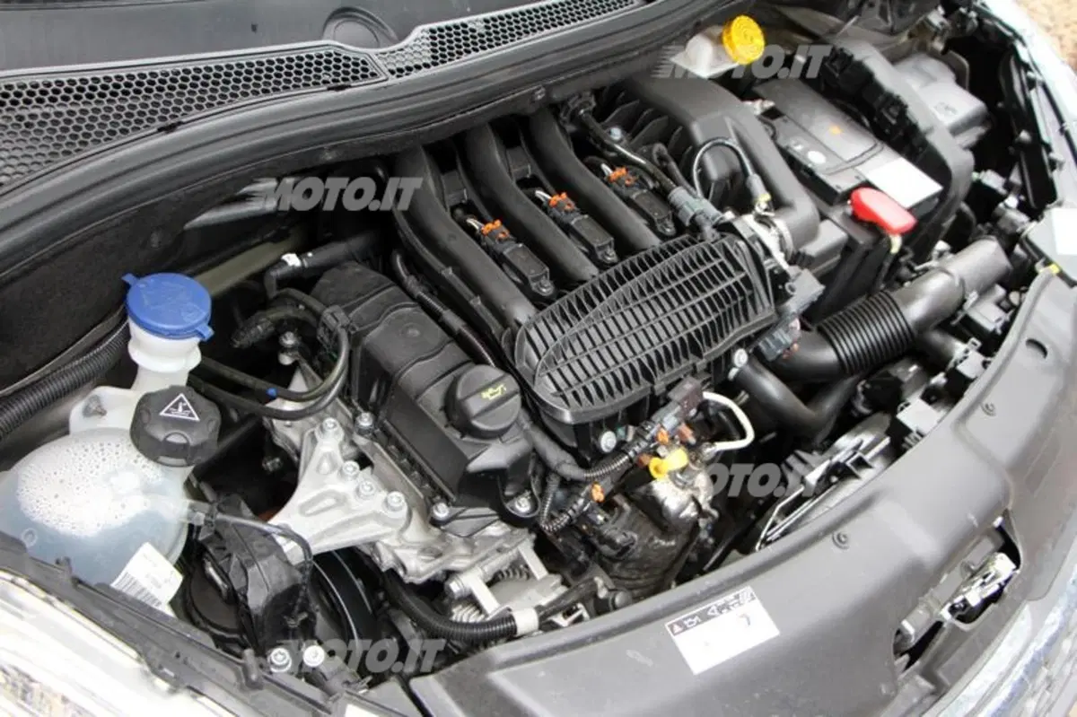 Peugeot 208 1.2 VTi (71)