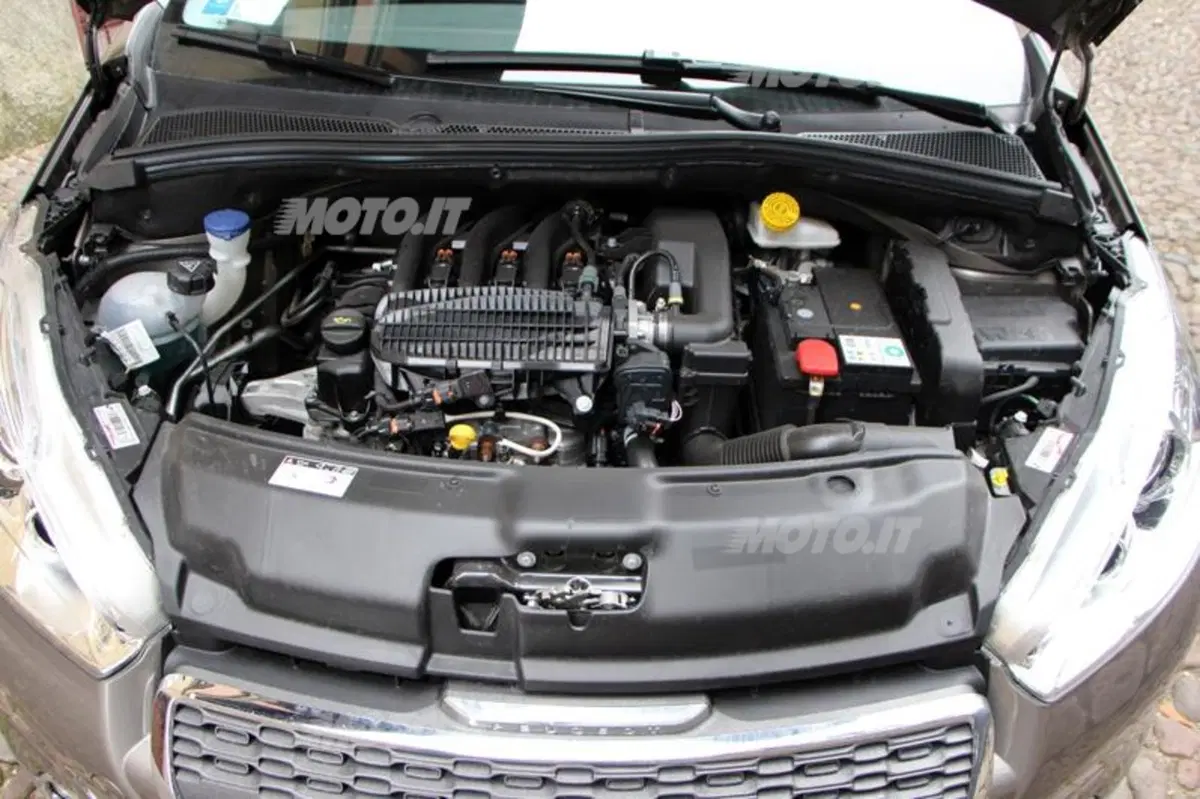 Peugeot 208 1.2 VTi (72)