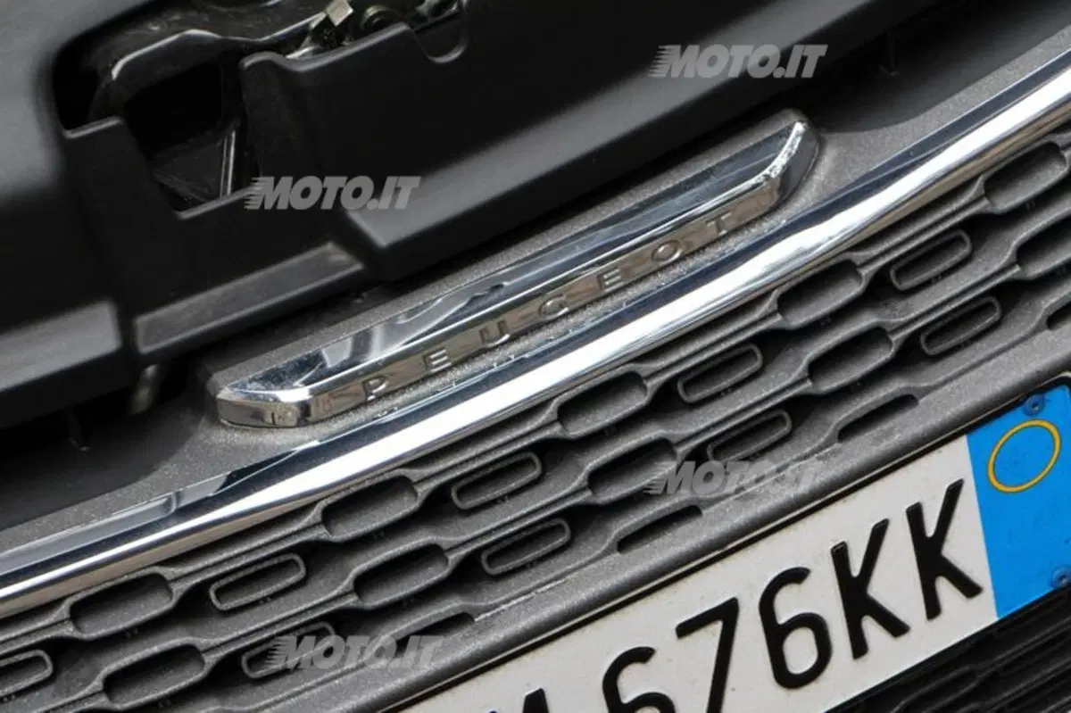 Peugeot 208 1.2 VTi (73)