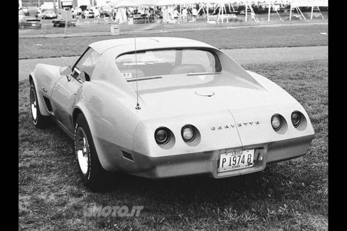 Chevrolet Corvette: 60 anni di mito americano (18)