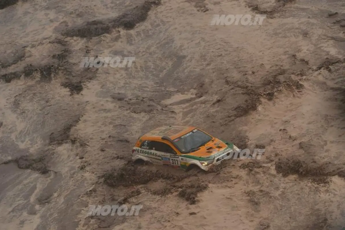 Dakar 2013, tappa 11. 2a vittoria di Caselli (KTM). Despres (KTM) consolida la leadership. Annullata per maltempo la gara auto (2)