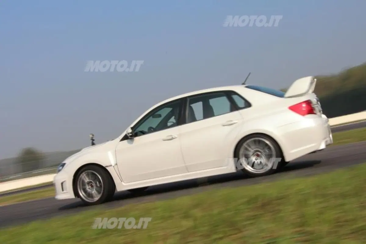 Subaru Impreza WRX STI (2)