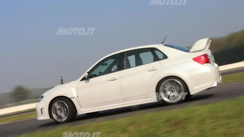 Subaru Impreza WRX STI in pista - Castelletto di Branduzzo - Automoto.it - Video