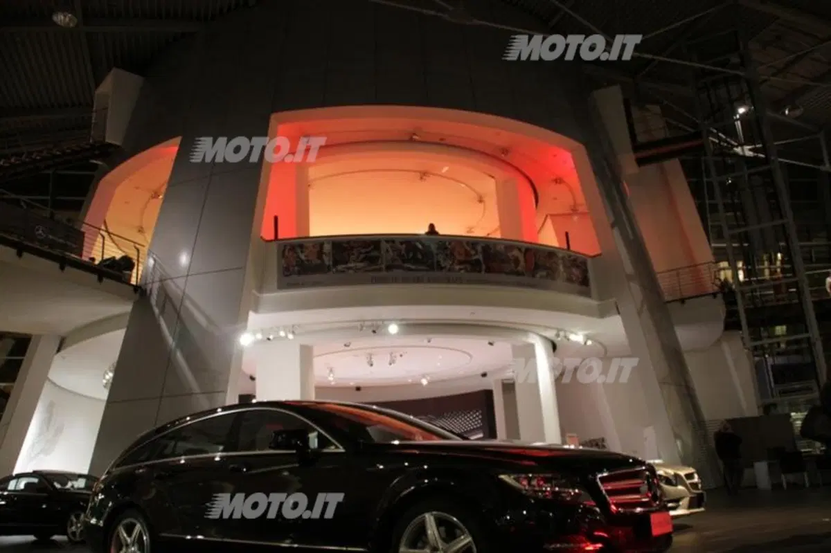 Mercedes-Benz Classic: presentato il calendario con protagonista la Classe S (36)