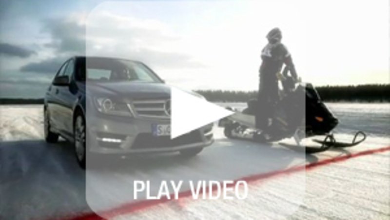 Mercedes-Benz: 2 ruote contro 4&hellip; sulla neve!
