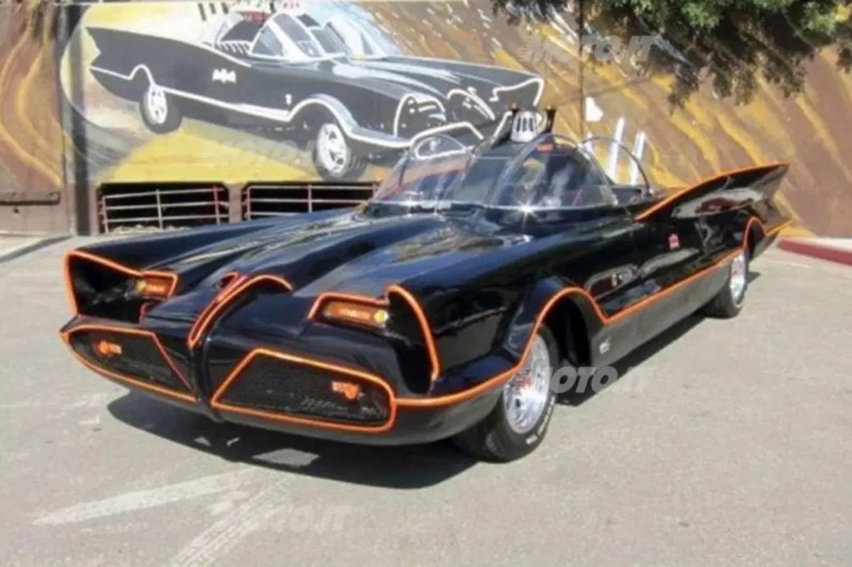 Battuta all’asta per 4.2 milioni di dollari la Batmobile anni ‘60 (2)