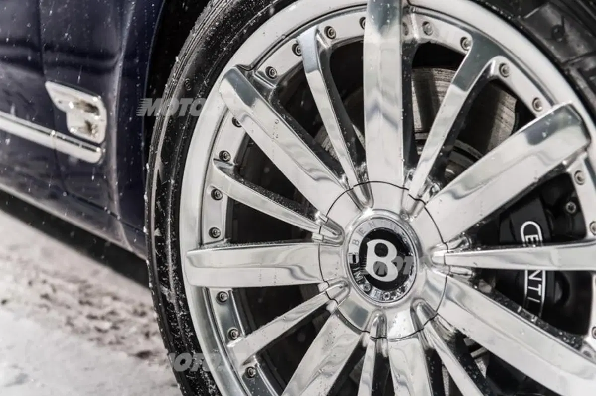 Bentley Mulsanne: a Ginevra le novità 2013 (15)