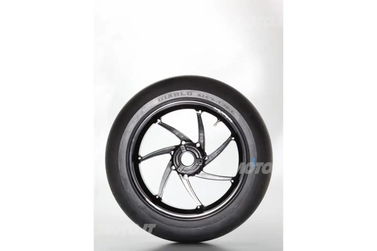 Pirelli: presentata la stagione Motorsport 2013 (21)