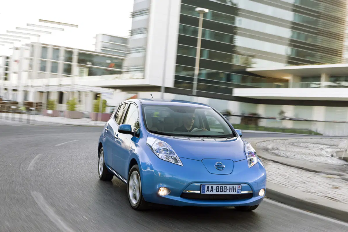 Nissan Leaf: adesso costa 3.000 euro in meno