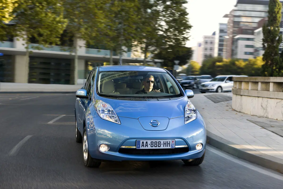 Nissan Leaf: adesso costa 3.000 euro in meno (2)