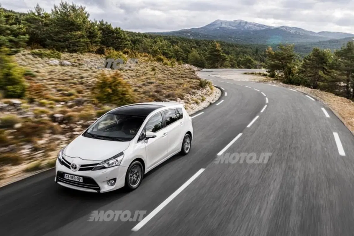 Toyota Verso (2)