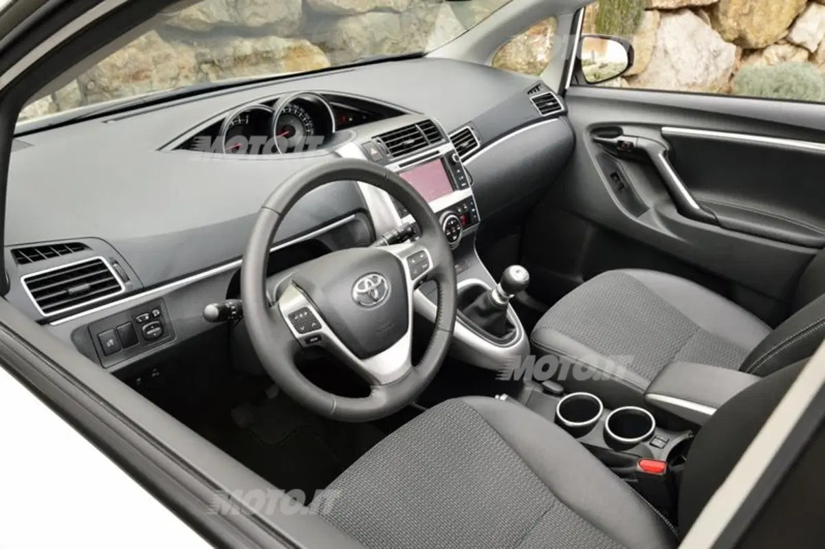 Toyota Verso (40)